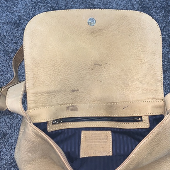 Vintage Coach tan suede crossbody bag - Picture 4 of 5